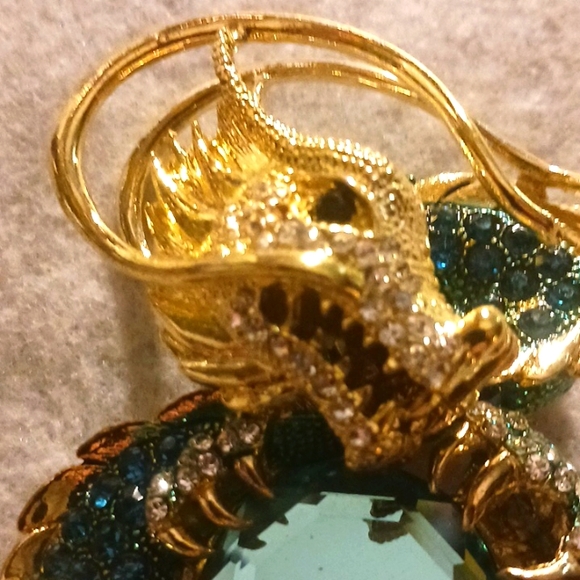 Alilang Dragon Lepal Brooch - Picture 6 of 6